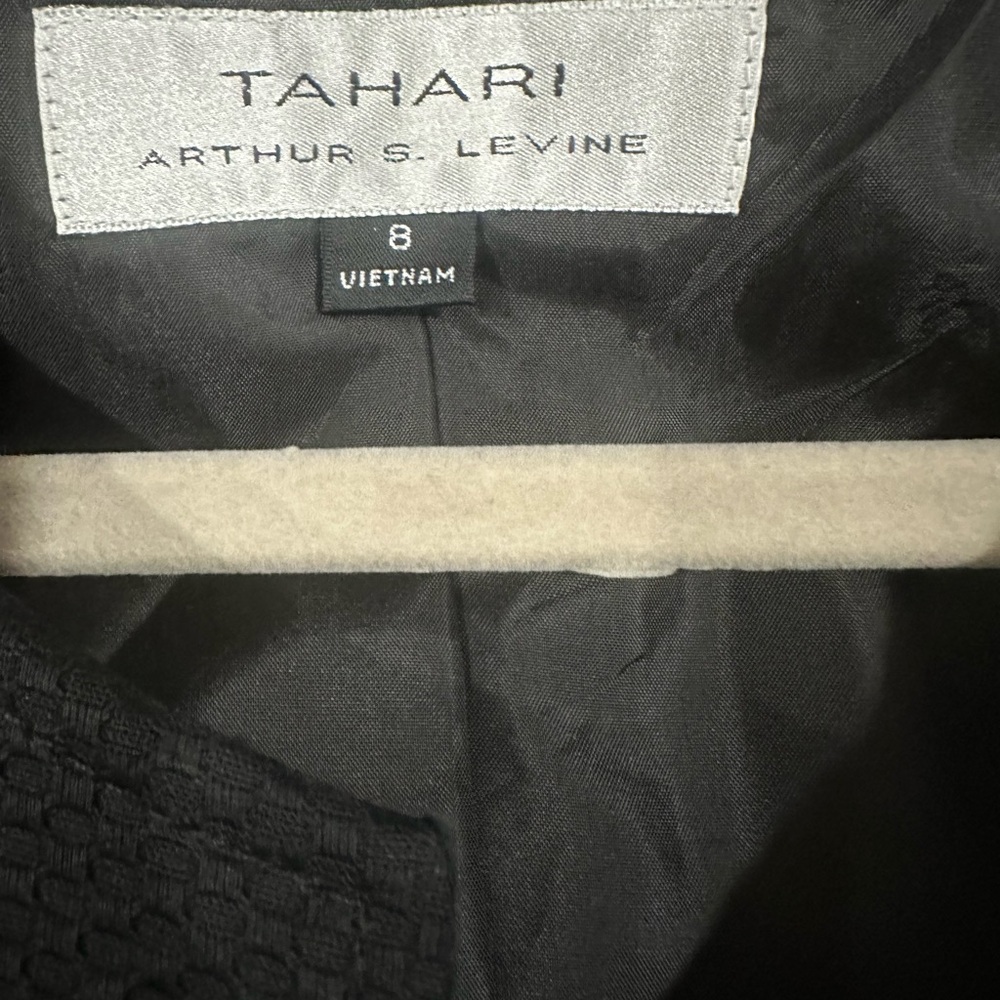 Tahari Skirt Suit Size 8 - Picture 7 of 7